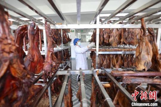 廣西侗鄉三江 臘味飄香促進就業，鞋材產業協同發展